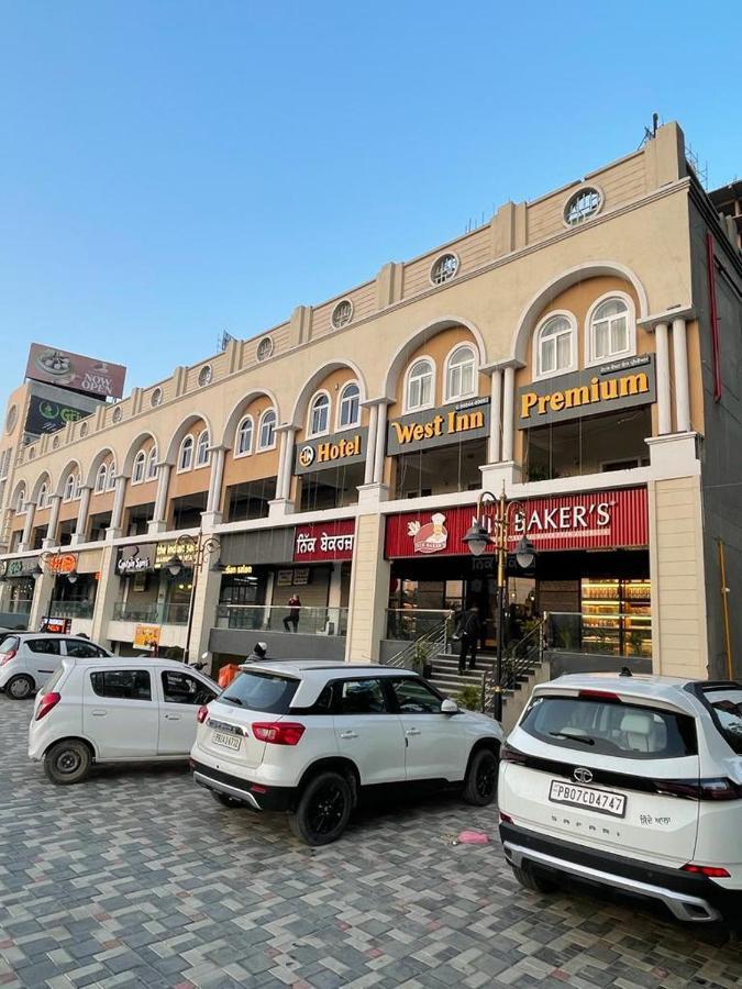Hotel West Inn Premium Kharar Luaran gambar