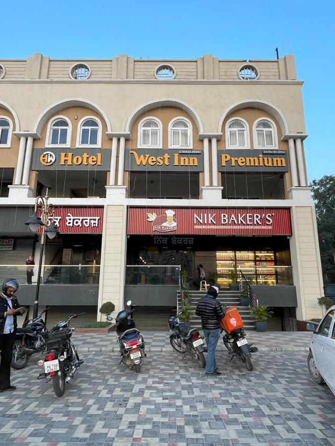 Hotel West Inn Premium Kharar Luaran gambar