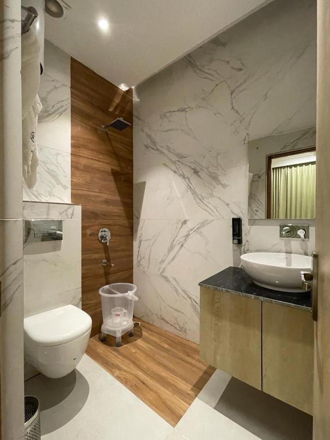 Hotel West Inn Premium Kharar Luaran gambar