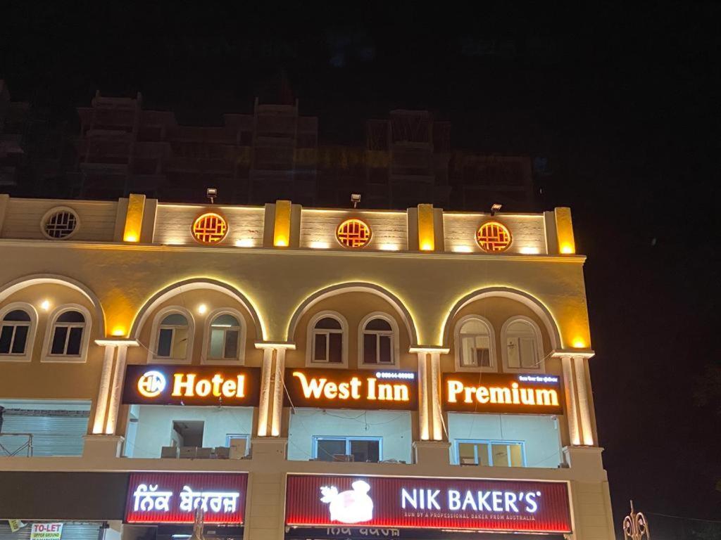 Hotel West Inn Premium Kharar Luaran gambar