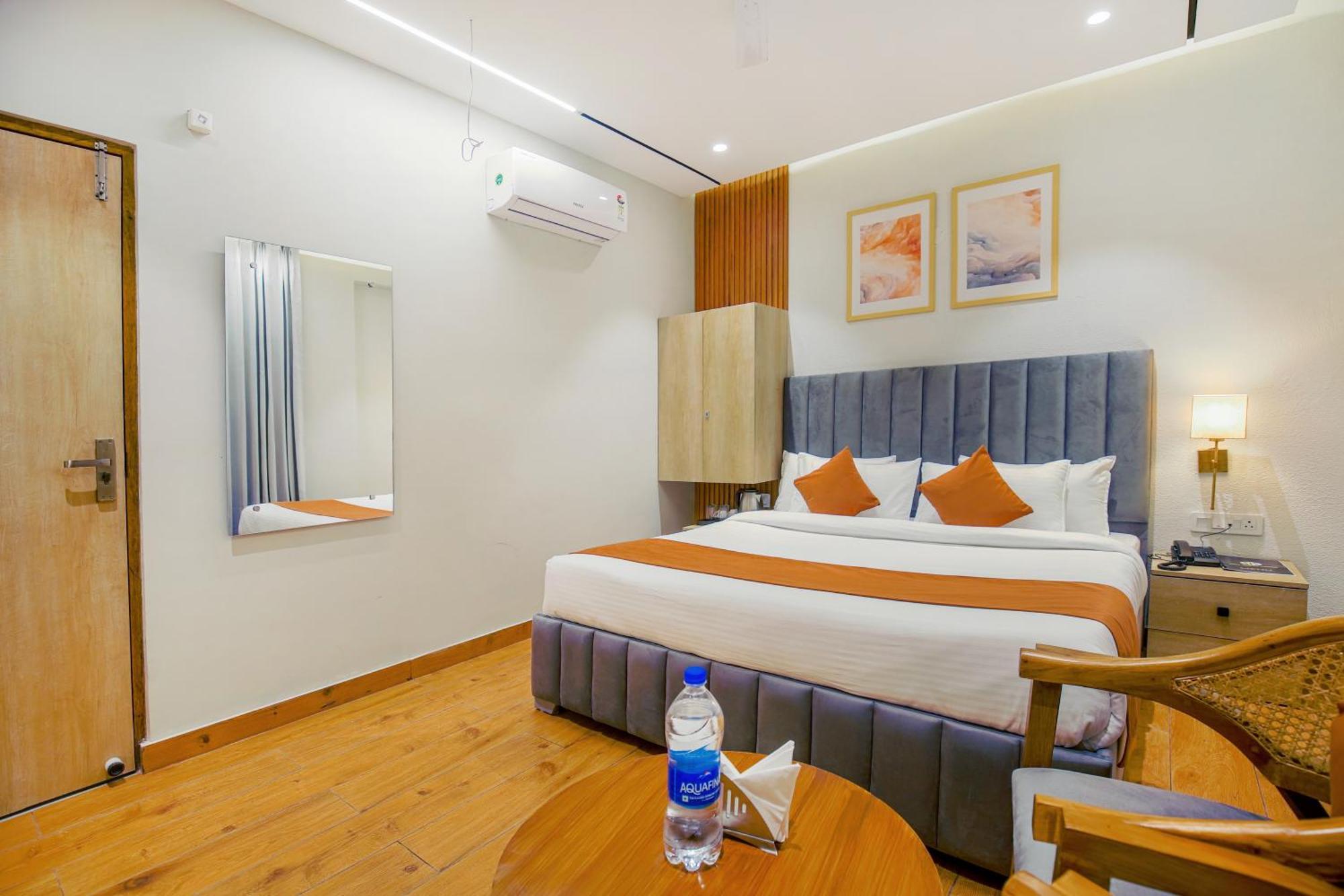 Hotel West Inn Premium Kharar Luaran gambar