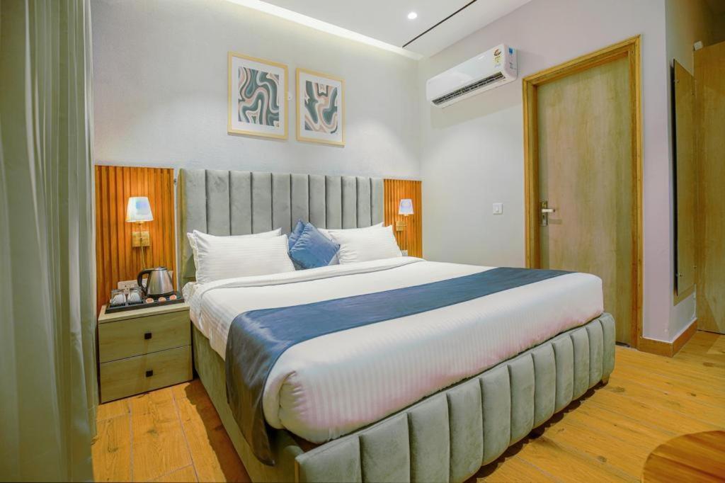 Hotel West Inn Premium Kharar Luaran gambar