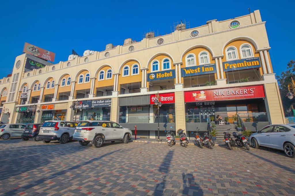Hotel West Inn Premium Kharar Luaran gambar