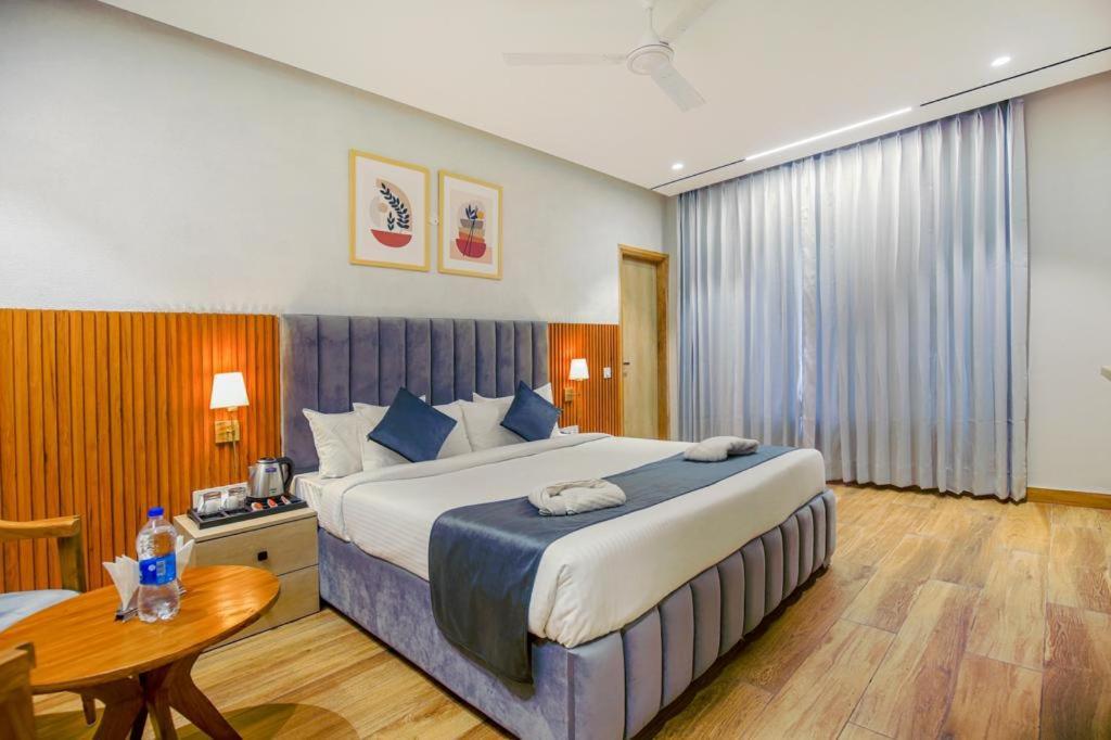 Hotel West Inn Premium Kharar Luaran gambar